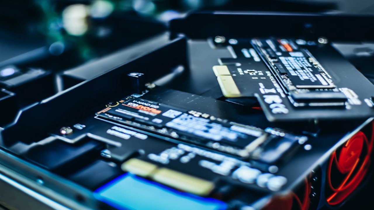 SSD (Solid-State Drive): Müasir məlumat saxlama texnologiyası